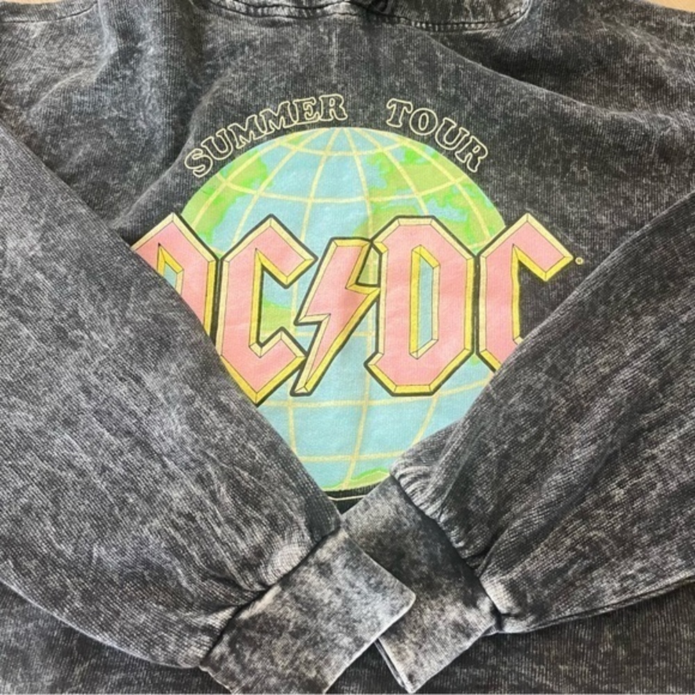 AC DC Summer Tour 1979 Crop Sweatshirt Hoodie Women Medium Acid Wash Great‎ - Picture 8 of 10
